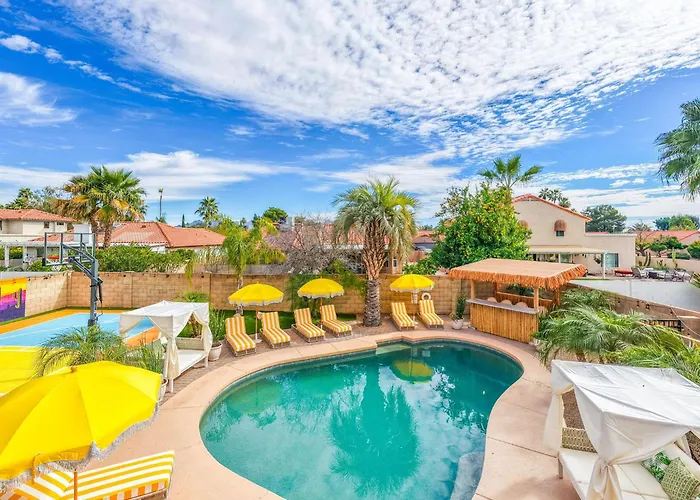Holiday home Heated Pool Sauna Cold Plunge Pickleball *