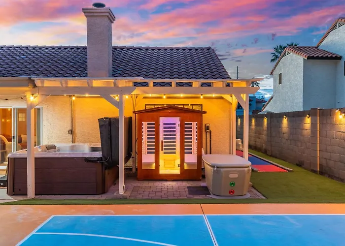 Holiday home Heated Pool Sauna Cold Plunge Pickleball *
