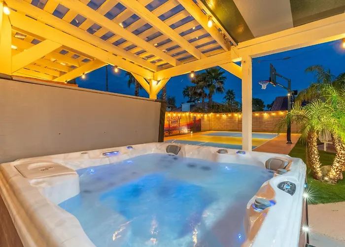 Holiday home Heated Pool Sauna Cold Plunge Pickleball