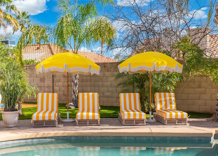Heated Pool Sauna Cold Plunge Pickleball Holiday home *