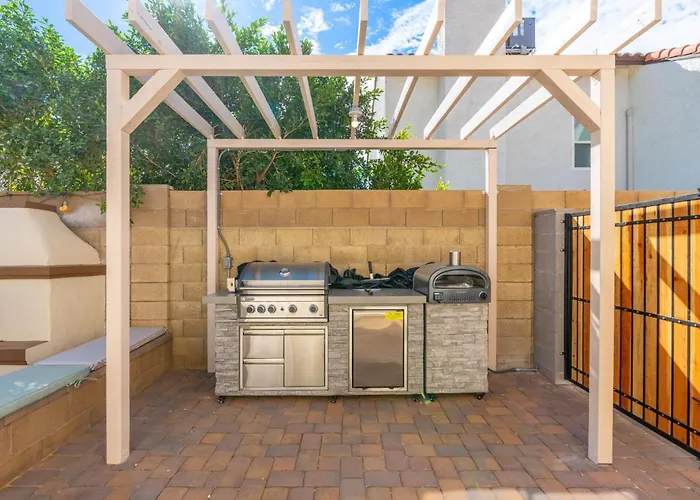 Heated Pool Sauna Cold Plunge Pickleball Holiday home Phoenix