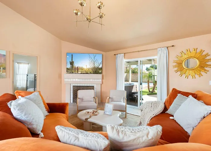 Heated Pool Sauna Cold Plunge Pickleball Holiday home Phoenix