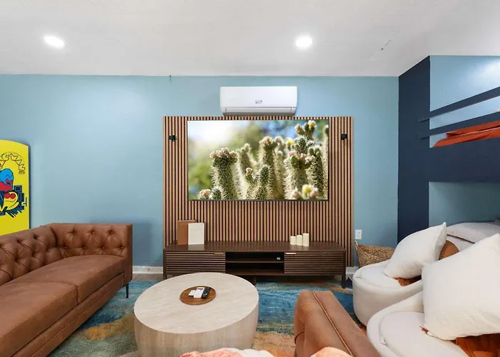 Heated Pool Sauna Cold Plunge Pickleball Holiday home